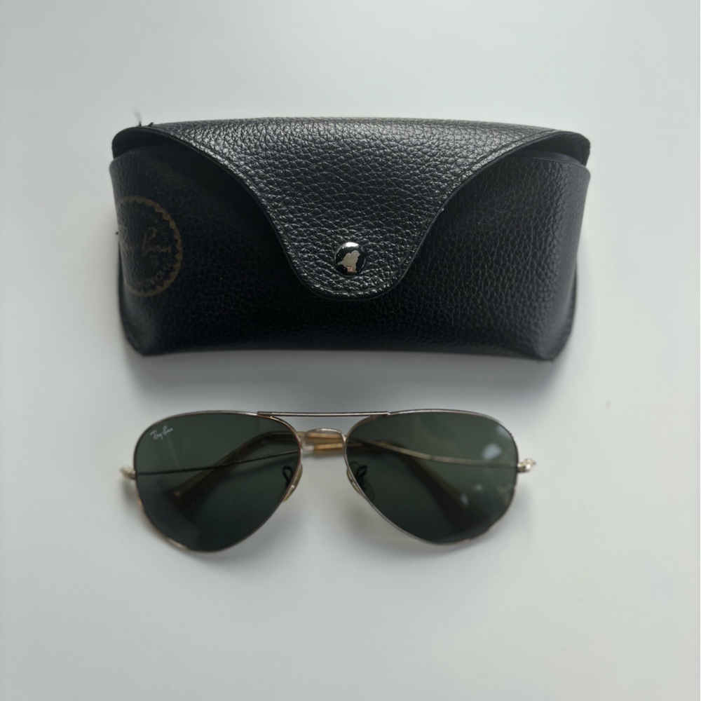 Ray-Ban Classic Aviators Gold Frame Sunglasses with Black Case